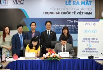 Trường Đại học Kinh tế Quốc dân và Trung tâm Trọng tài Quốc tế Việt Nam (VIAC) ký kết biên bản ghi nhớ hợp tác đào tạo